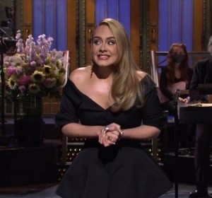 『Saturday Night Live』でホストを務めたアデル（画像は『Adele　2020年10月28日付Instagram「Had the best time on SNL!」』のスクリーンショット）