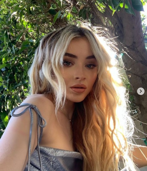 ジョシュアと交際説が浮上しているサブリナ（画像は『Sabrina Carpenter　2020年10月4日付Instagram』のスクリーンショット）