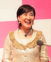 【エンタがビタミン♪】松居一代、お風呂上がりはストレッチ　背中の筋肉に「芸術作品、彫刻のよう」の声