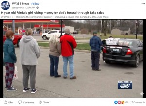 寒い中、家族のために並ぶ人々（画像は『WAVE 3 News﻿　2021年1月9日付Facebook「9-year-old Fairdale girl raising money for dad’s funeral through bake sales」』のスクリーンショット）