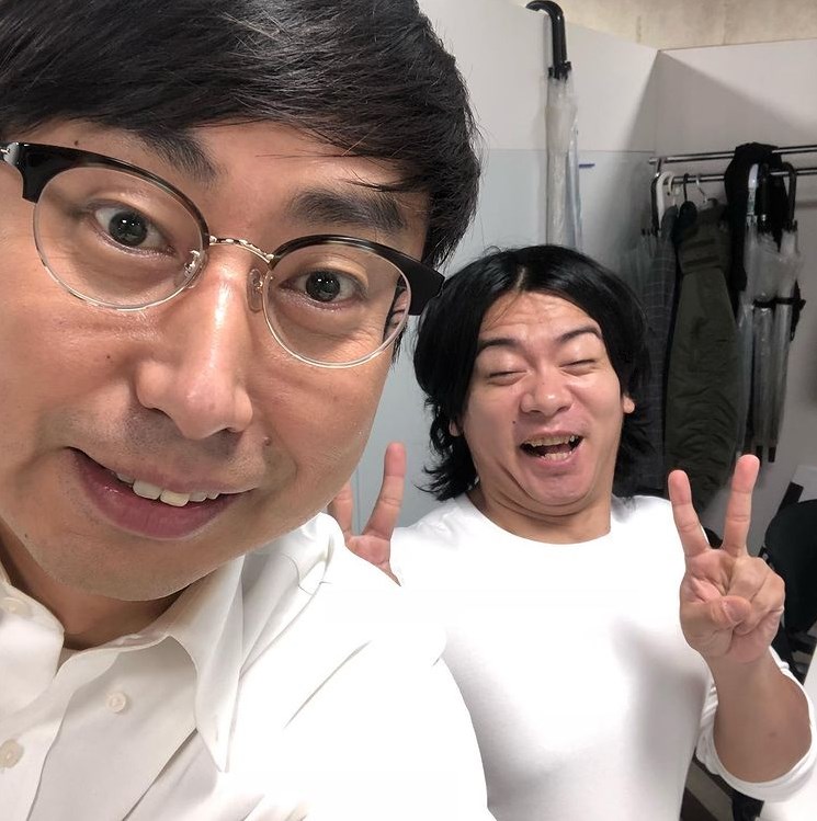 おいでやす小田と野田クリスタル（画像は『おいでやす小田（狛江住み）　2020年3月11日付Instagram「今から無限大ホールの生配信に出ます！」』のスクリーンショット）