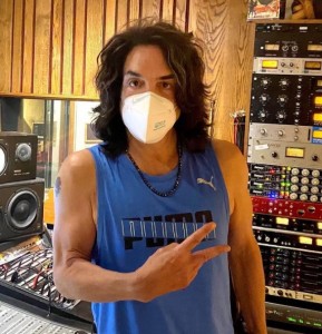 トランプ氏を激しく非難したポール・スタンレー（画像は『Paul Stanley　2020年7月22日付Instagram「Day 2 in the studio finishing up Soul Station album and YES, We’re ALL wearing masks.」』のスクリーンショット）