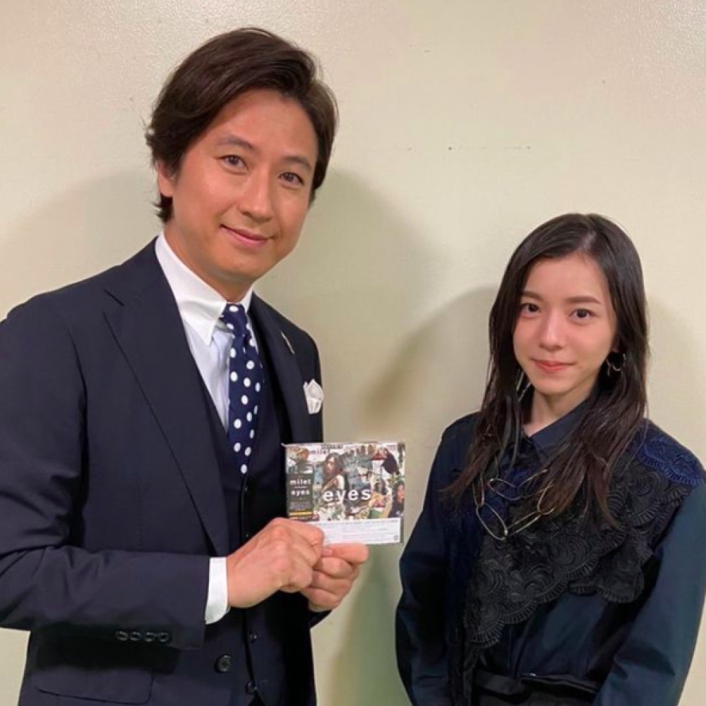 俳優、司会業と幅広く活躍する谷原章介（画像は『milet　2020年11月18日付Instagram「NHK『うたコン 』ご覧いただきありがとうございました。」』のスクリーショット）