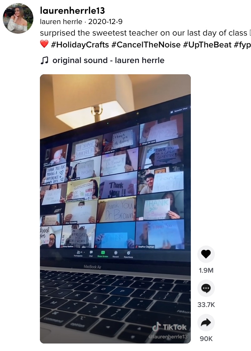 ブラウン博士が感激した学生らの温かいサプライズ（画像は『laurenherrle13　2020年12月9日付TikTok「surprised the sweetest teacher on our last day of class」』のスクリーンショット）