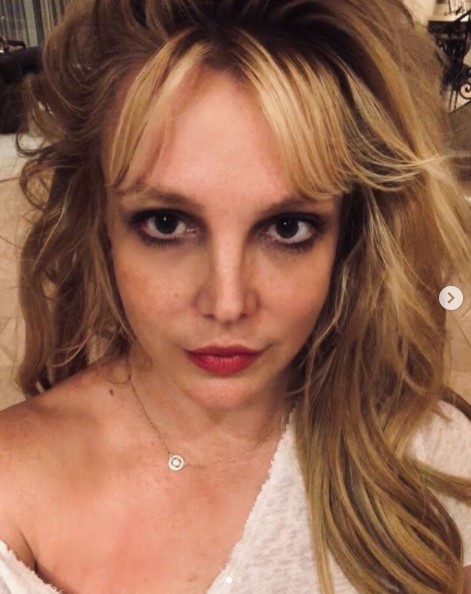 「人にはそれぞれのストーリーがあるから」とブリトニー（画像は『Britney Spears　2021年2月3日付Instagram「Another big eye moment !!!」』のスクリーンショット）