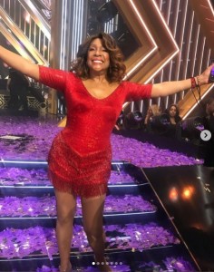 2019年、『Dancing With The Stars』でダンスを披露したメアリー（画像は『Mary Wilson　2019年11月26日付Instagram「just some shots behind the scenes from last night’s ＠dancingabc finale!!」』のスクリーンショット）