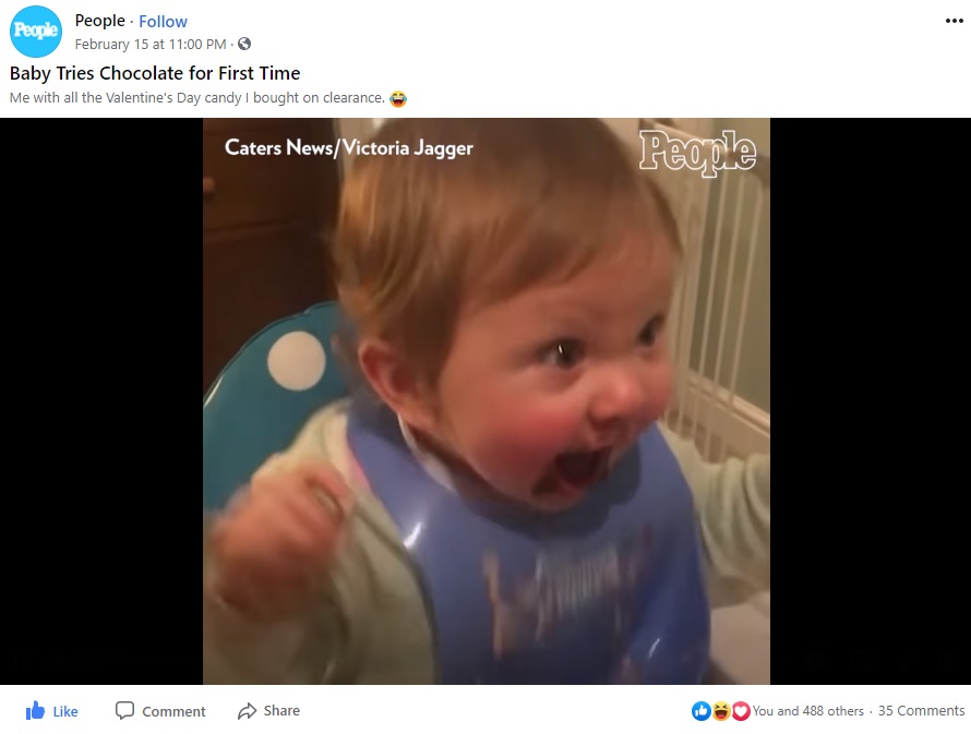 顔を真っ赤にして興奮するソマーちゃん（画像は『People　2021年2月15日付Facebook「Baby Tries Chocolate for First Time」』のスクリーンショット）