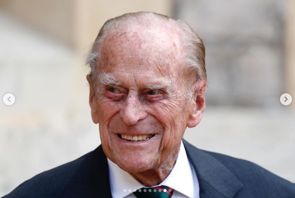 入院が長引いているフィリップ王配（画像は『The Royal Family　2020年7月22日付Instagram「Today, The Duke of Edinburgh has been succeeded as Colonel-in-Chief of ＠rifles_regiment by The Duchess of Cornwall, in a ceremony which took place at both Windsor Castle and Highgrove House.」』のスクリーンショット）