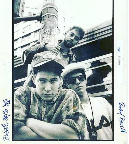 1986年、リッキー初の公式「ビースティ・ボーイズ」のショット（画像は『Ricky Powell　2020年9月15日付Instagram 「..tbt.. May 1986..」』のスクリーンショット）