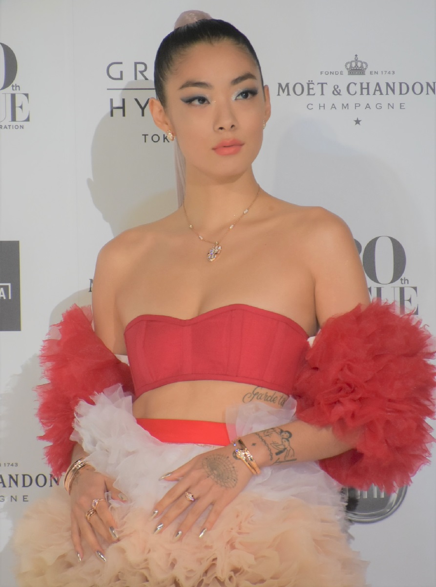 「VOGUE JAPAN WOMEN OF THE YEAR 2019」授賞式でのリナ・サワヤマ