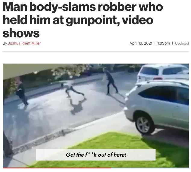 慌てふためいて逃げ出す少年ら（画像は『New York Post　2021年4月19日付「Man body-slams robber who held him at gunpoint, video shows」』のスクリーンショット）