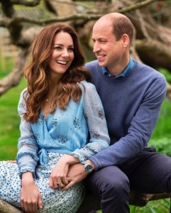 2人が寄り添う写真には200万件近い「いいね！」が届く（画像は『Duke and Duchess of Cambridge　2021年4月28日付Instagram「10 years」』のスクリーンショット）