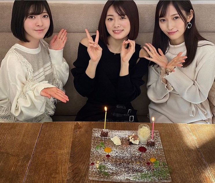 菅原りこ、長谷川玲奈、山口真帆（画像は『長谷川玲奈/Rena Hasegawa.　2021年4月4日付Instagram「20th」』のスクリーンショット）