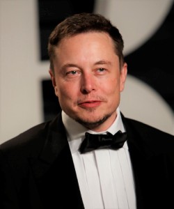 トランプ氏を支持するイーロン・マスク。3人の異なる女性との間に、合計12人の子どもをもうけた