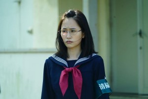 『くれなずめ』で清掃委員会の委員長・ミキエ役を演じた前田敦子（画像は『映画「くれなずめ」公式　2021年2月23日付Instagram「登場人物紹介 ミキエ/＃前田敦子」』のスクリーンショット）