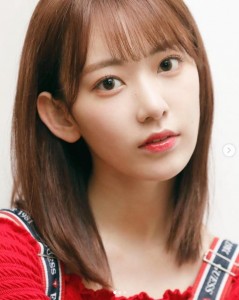 『VOGUEGIRL』の取材を受けた宮脇咲良：2018年9月（画像は『Sakura Miyawaki　2018年9月20日付Instagram「＃VOGUEGIRL さんにて、メイクについての取材をして頂きました」』のスクリーンショット）