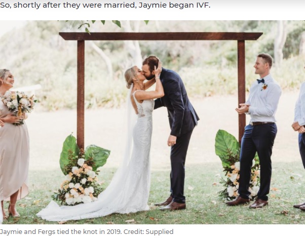 2019年に結婚したジェイミーさんとファーガスさん（画像は『7NEWS.com.au　2021年5月4日付「Pregnant NSW woman widowed by cancer only weeks before giving birth」（Credit: Supplied）』のスクリーンショット）