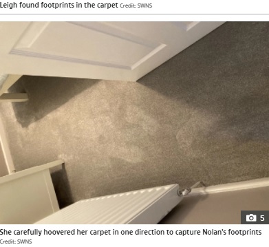 カーペットに残っていたウィリアムの足跡（画像は『The Sun　2021年6月9日付「BED BUGS Horrifying moment creepy stalker breaks into neighbour’s home to collect secret listening devices he planted in her BED」（Credit: SWNS）』のスクリーンショット）