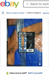 eBayで販売されているフロートマット（画像は『eBay　2021年6月1日付「french connection lilo, unopened, for the beach or pool」』のスクリーンショット）