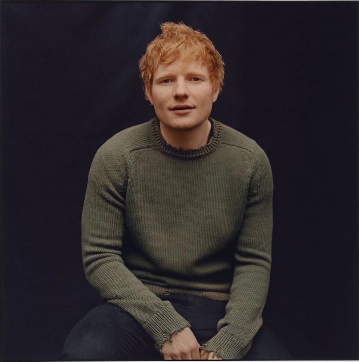 第2子の予定について言及したエド・シーラン（画像は『Ed Sheeran　2021年6月25日付Instagram「I’ve never liked photo shoots but they bought me a nice jumper」』のスクリーンショット）