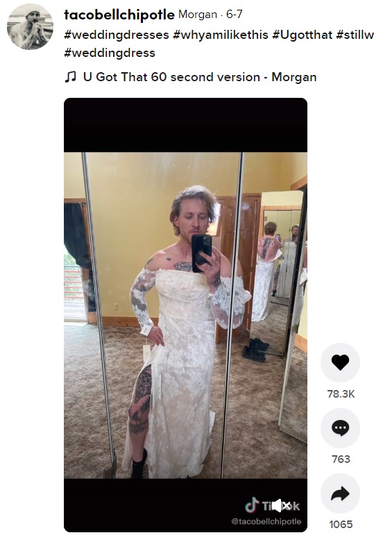 自ら試着して画像を送信したモーガンさん（画像は『Morgan　2021年6月7日付TikTok「＃weddingdresses ＃whyamilikethis ＃Ugotthat ＃stillwhite ＃weddingdres」』のスクリーンショット）