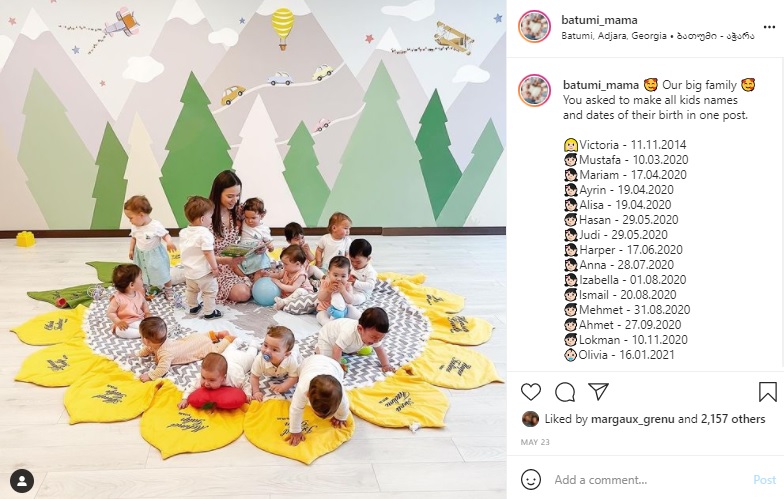 まるで保育園のよう（画像は『Kristina Ozturk　2021年5月23日付Instagram「Our big family」』のスクリーンショット）