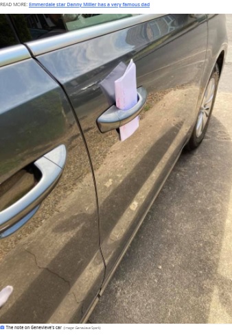 車に残されていた手紙（画像は『Leeds Live　2021年6月17日付「Leeds mum cried happy tears after finding note left on car by sympathetic stranger in Matalan car park」（Image: Genevieve Spark）』のスクリーンショット）