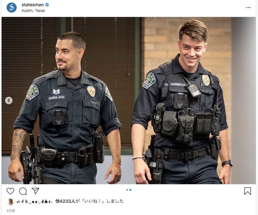 炎の中から男性を救った2人のイケメン警察官（画像は『Austin American-Statesman　2021年5月26日付Instagram「“He’s still in there!”」』のスクリーンショット）