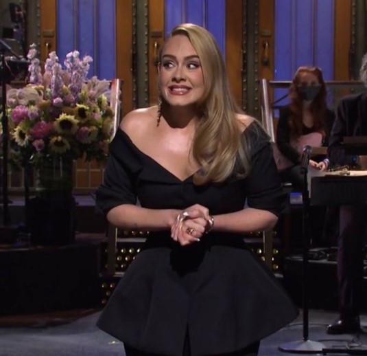 アデル、リッチ・ポール氏との交際は数か月前から？（画像は『Adele　2020年10月28日付Instagram「Had the best time on SNL!」』のスクリーンショット）