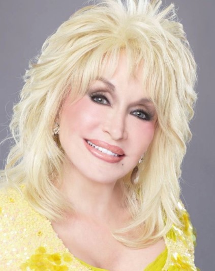 昔と変わらぬ美しさをキープしているドリー・パートン（画像は『Dolly Parton　2021年7月3日付Instagram「Just wanted to pop by and let you know that you are so loved」』のスクリーンショット）