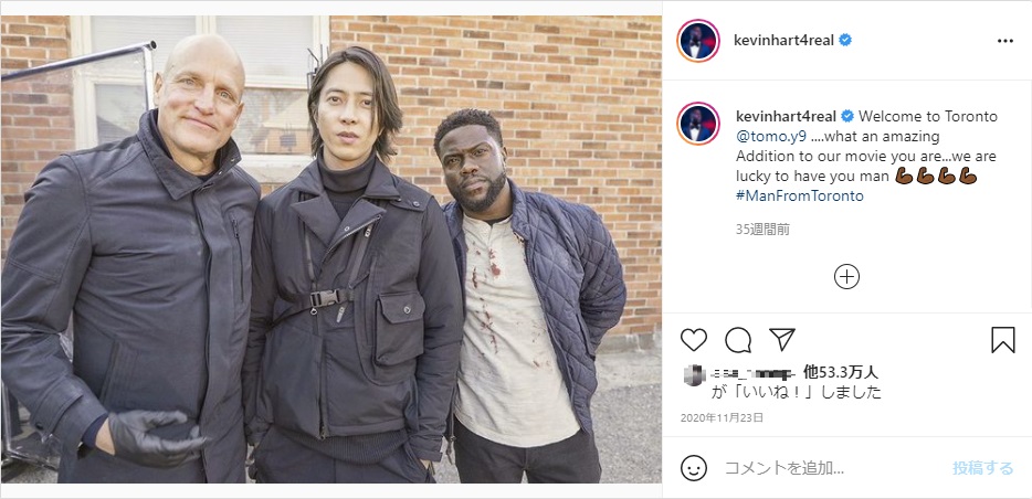 ウディ・ハレルソン、山下智久、ケヴィン・ハートの3ショット（画像は『Kevin Hart　2020年11月23日付Instagram「Welcome to Toronto ＠tomo.y9」』のスクリーンショット）