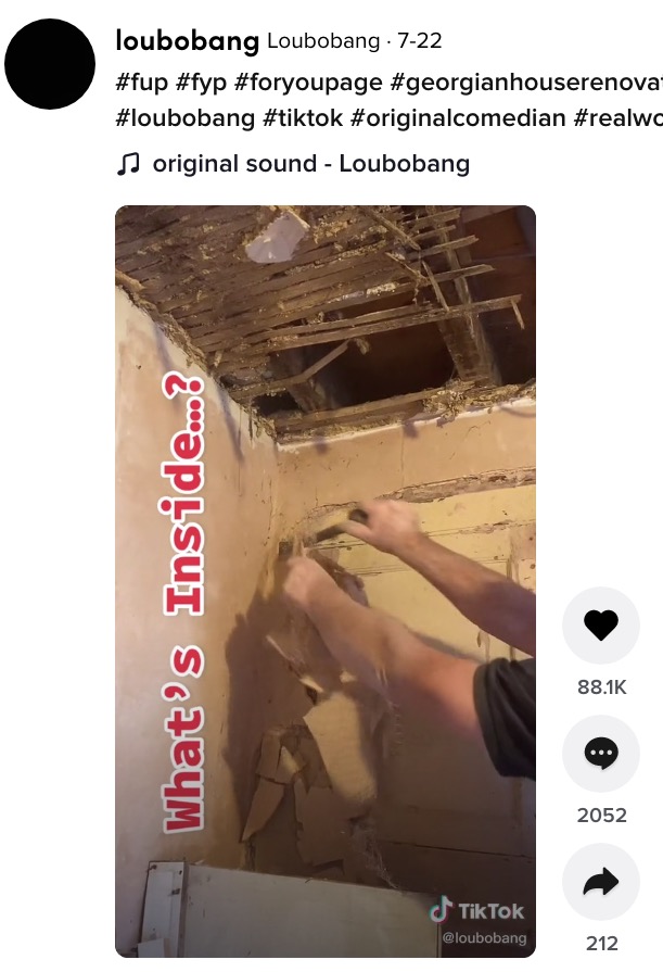 古い家ならではの隠された部屋も見つかる（画像は『Loubobang　2021年7月22日付TikTok「＃fup ＃fyp ＃foryoupage ＃georgianhouserenovation ＃loubobang」』のスクリーンショット）