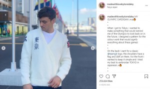 右胸には「東京」の文字が（画像は『Tom Daley　2021年8月5日付Instagram「MY OLYMPIC CARDIGAN!」』のスクリーンショット）