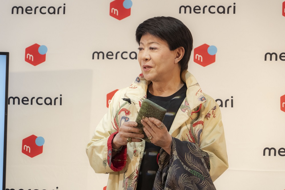 美川憲一が実際にメルカリで買った上着と財布