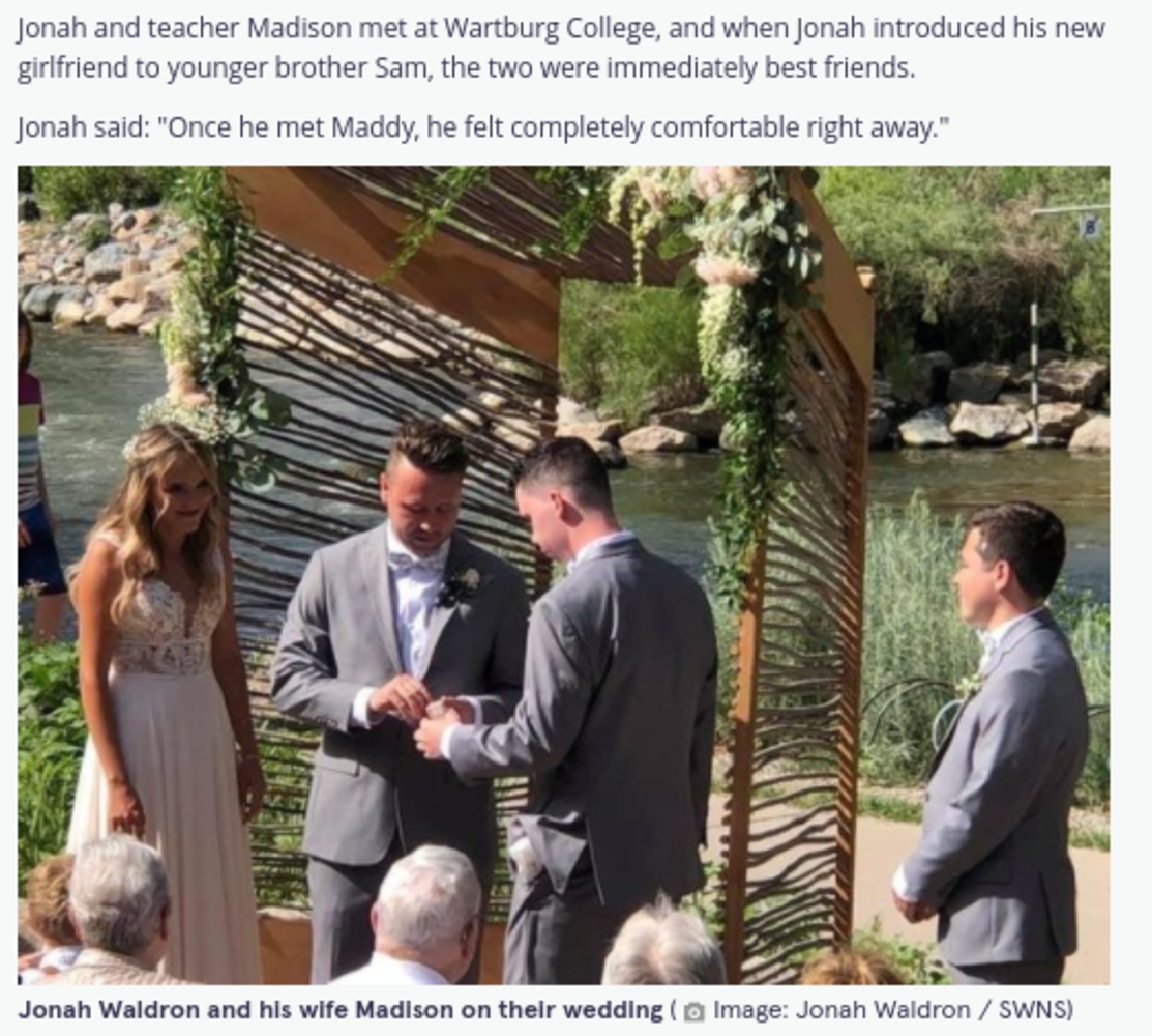 サムさんにとってヒーローである兄ジョナさんの結婚式（画像は『The Mirror　2021年9月20日付「Groom’s younger brother leaves room in tears at emotional speech about couple」（Image: Jonah Waldron / SWNS）』のスクリーンショット） 