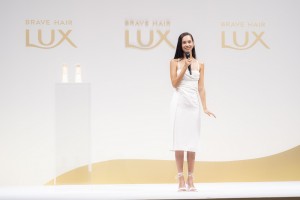 「LUX ブランドリニューアル発表会」に出席した水原希子