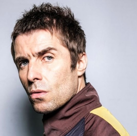 自身の怪我を報告したリアム・ギャラガー（画像は『Liam Gallagher　2021年2月17日付Instagram「That’s my middle name...」』のスクリーンショット）