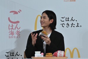 「ごはんチキン　にんにく黒胡椒」を初めて食べた志尊淳