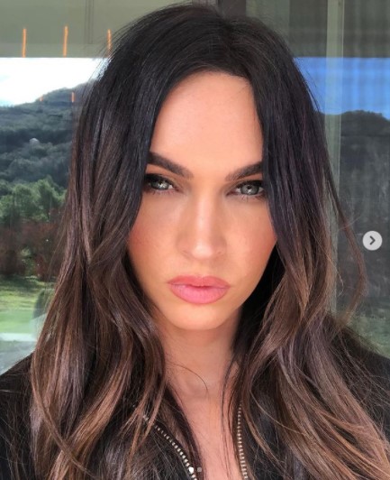 「SKIMS」のキャンペーンモデルに起用されたミーガン・フォックス（画像は『Megan Fox　2021年2月12日付Instagram「This has been a fucked up year for small businesses.」』のスクリーンショット）