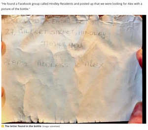 ボトルの中には亡き母の手書きメッセージが（画像は『Manchester Evening News　2021年10月14日付「Mystery of 24-year-old message in a bottle solved - leaving man stunned」（Image: submitted）』のスクリーンショット） 