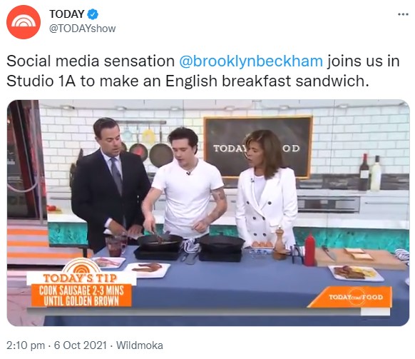 番組ホストに調理法を説明するブルックリン（画像は『TODAY　2021年10月6日付Twitter「Social media sensation ＠brooklynbeckham」』のスクリーンショット）