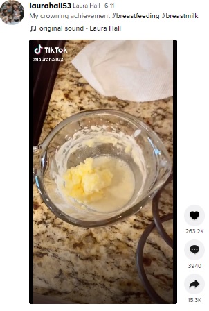 出来上がったばかりのバター（画像は『Laura Hall　2021年6月11日付TikTok「My crowning achievement」』のスクリーンショット）