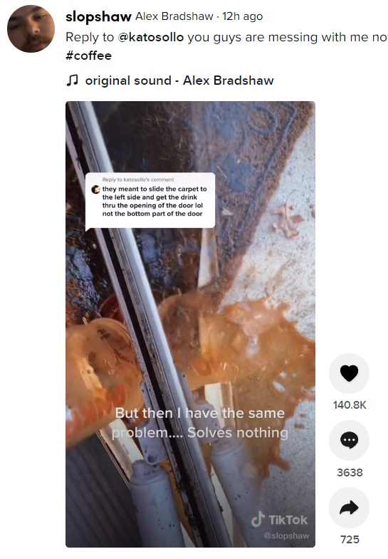 ドアの隙間から取ろうとして蓋が外れ、中身が台無しに（画像は『Alex Bradshaw　2021年10月18日付TikTok「Reply to ＠katosollo you guys are messing with me now」』のスクリーンショット）