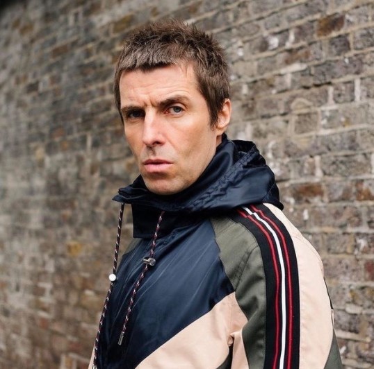 リアム・ギャラガー、ヘリからの落下事故を振り返る（画像は『Liam Gallagher　2020年9月17日付Instagram「I’m not about singing technique, just fuckin’ aggy shit.」』のスクリーンショット）