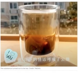 麻薬と間違われたお茶（画像は『7NEWS　2021年10月6日付「Sydney mum and daughter wrongly jailed for months over tea blunder」（Credit: 7NEWS）』のスクリーンショット）