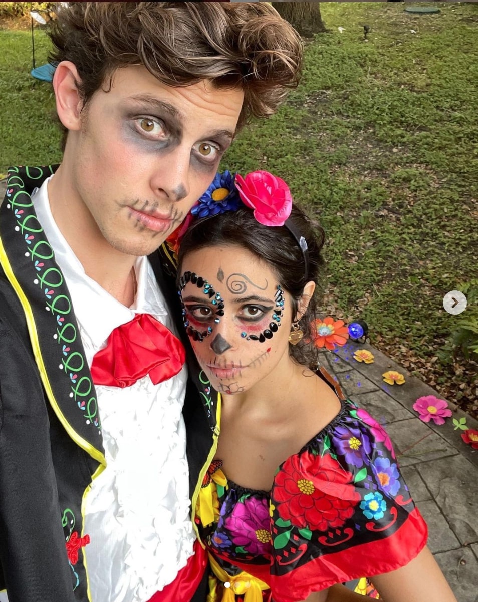 ともに仮装してハロウィンを楽しんでいたショーンとカミラ（画像は『camila　2021年11月1日付Instagram「feliz día de muertos」』のスクリーンショット）