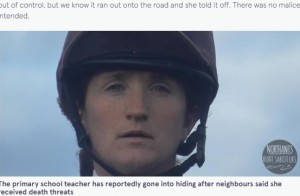 非難を受け身を隠しているというサラさん（画像は『The Mirror　2021年11月10日付「Uncle of teacher filmed kicking and slapping horse says she ‘told it off’」』のスクリーンショット）