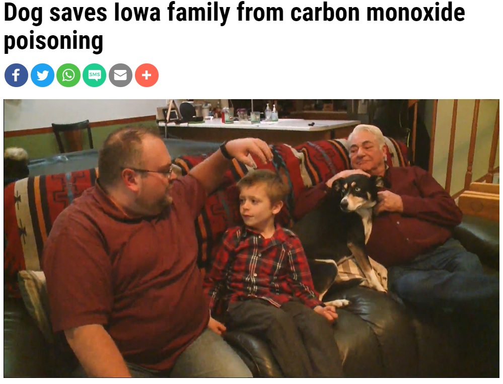 3世代で暮らすブラッドさん（画像は『FOX4KC WDAF-TV　2021年12月20日付「Dog saves Iowa family from carbon monoxide poisoning」』のスクリーンショット）