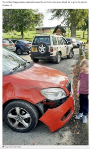 サイに破壊された車（画像は『Birmingham Live　2021年11月29日付「Dad and son, 5, shaken after car ruined by rampaging mother rhino at safari park」（Image: Jamie Wood / SWNS）』のスクリーンショット）