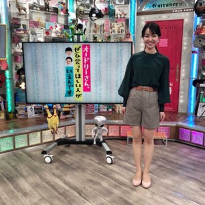 磯貝初奈アナ『オドぜひ』セットにて（画像は『磯貝初奈　2021年1月4日付Instagram「中京テレビで今夜放送のオドぜひ、」』のスクリーンショット）